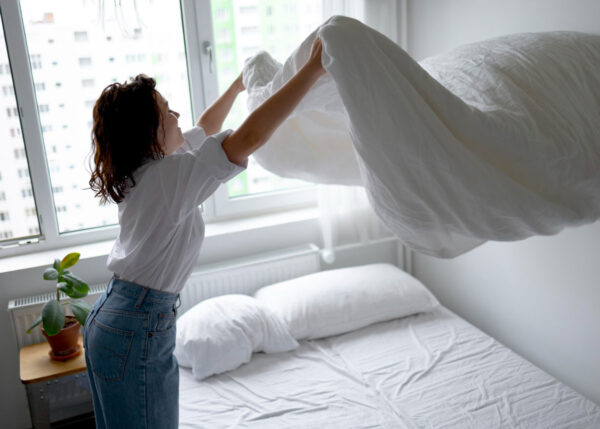 Cómo limpiar el colchón y alargar su vida útil: el ritual de cuidar donde descansamos